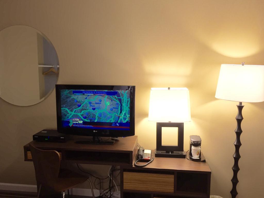 Super 8 By Wyndham Asbury Park Hotel Phòng bức ảnh