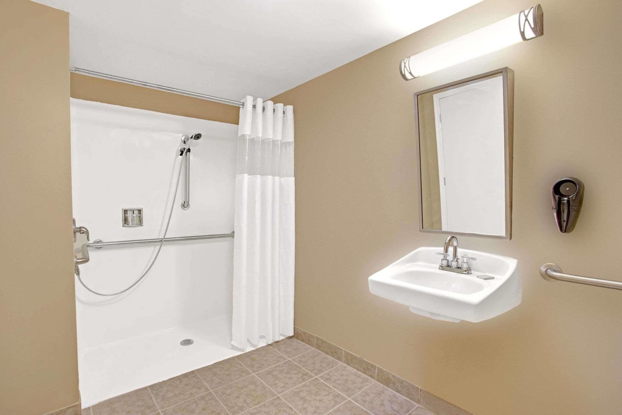 Super 8 By Wyndham Asbury Park Hotel Ngoại thất bức ảnh